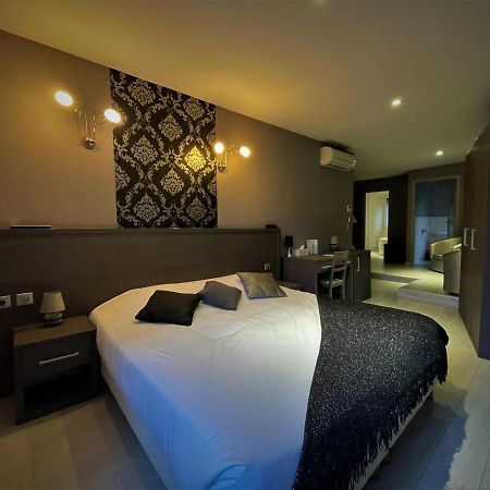Hotel-Restaurant Des Voyageurs Le Cheylard Kültér fotó