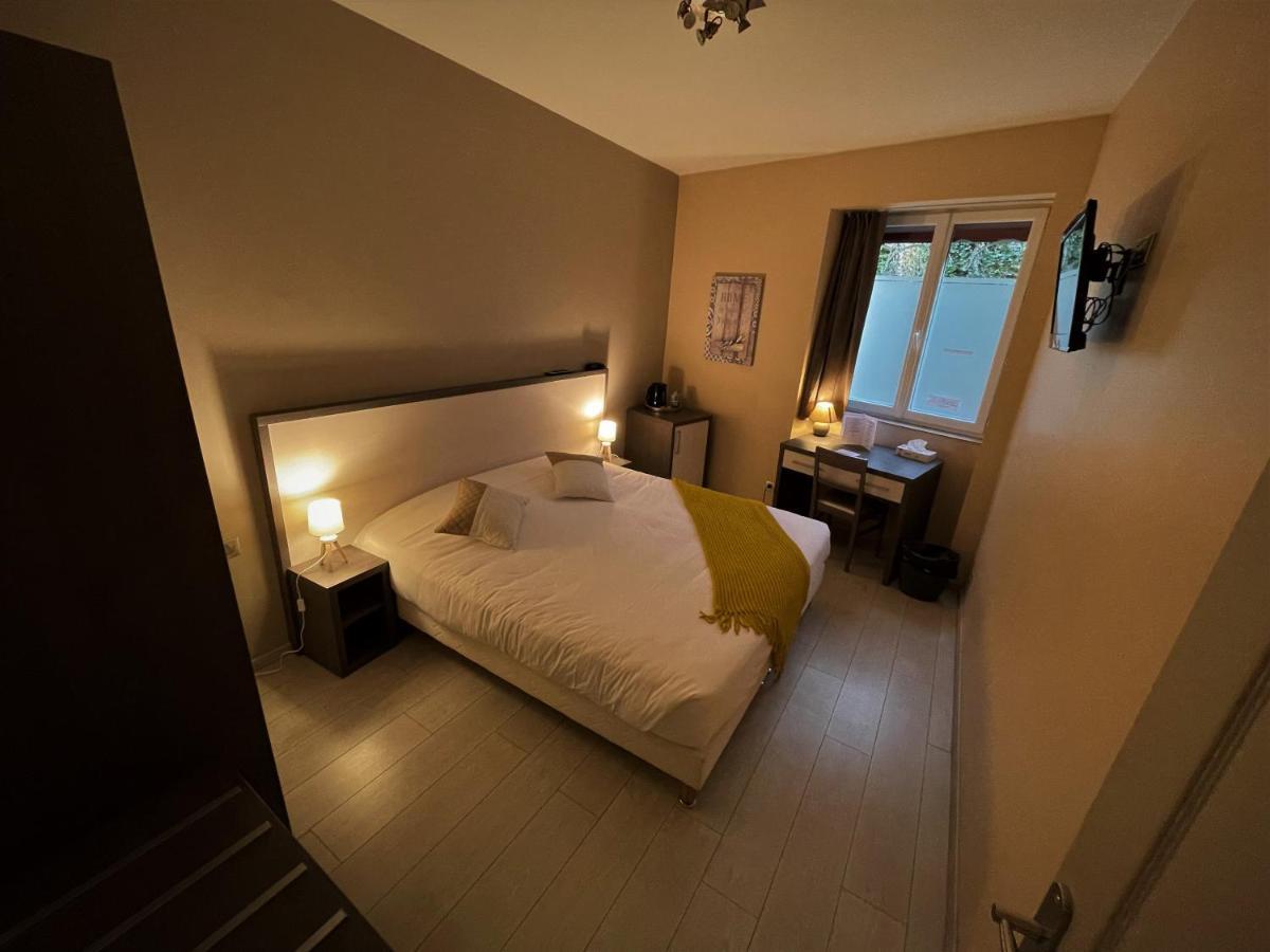 Hotel-Restaurant Des Voyageurs Le Cheylard Kültér fotó