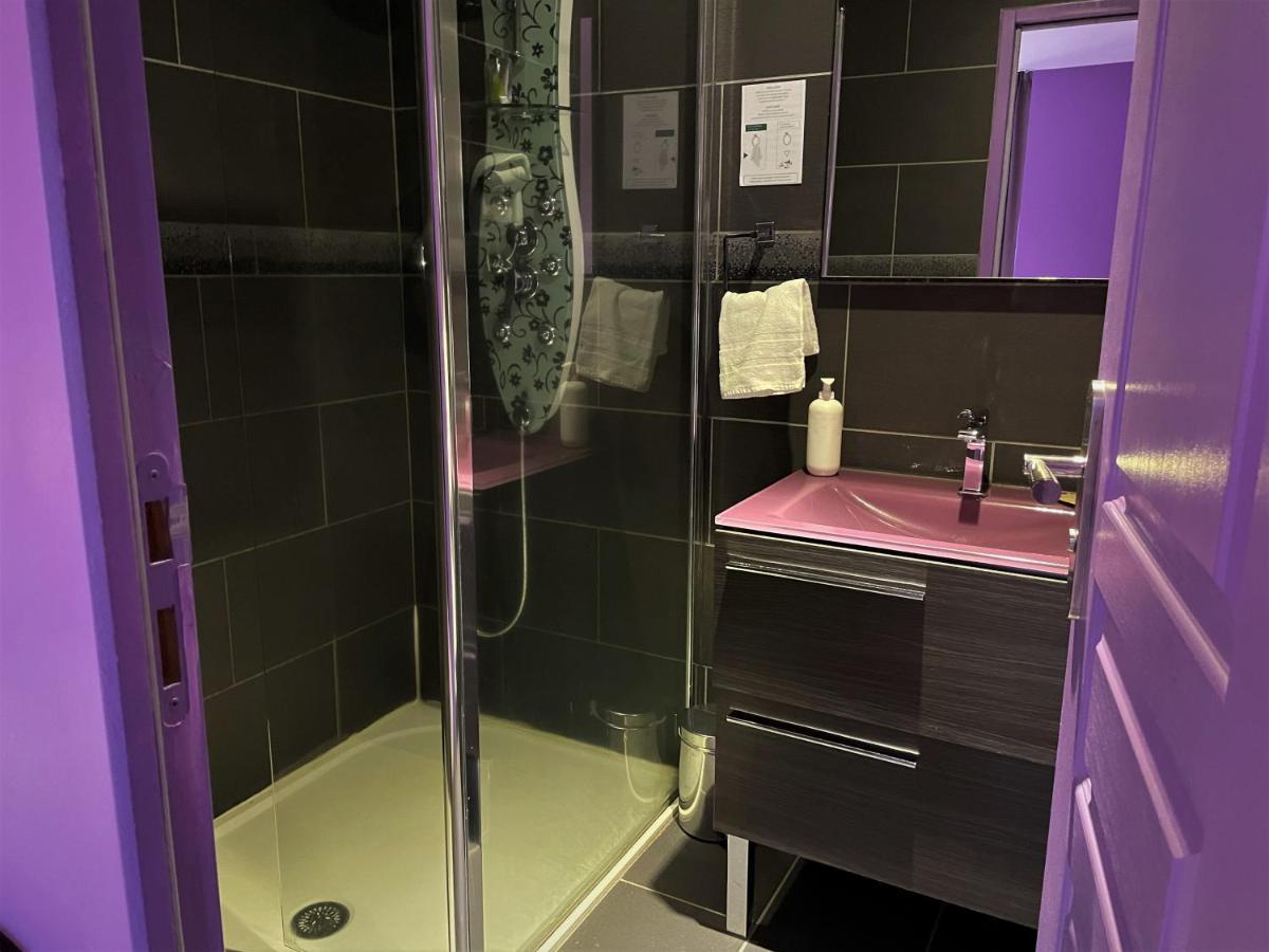 Hotel-Restaurant Des Voyageurs Le Cheylard Kültér fotó