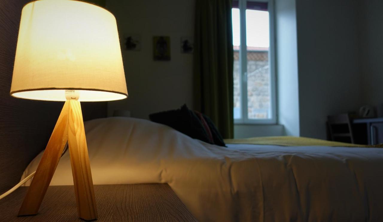 Hotel-Restaurant Des Voyageurs Le Cheylard Kültér fotó