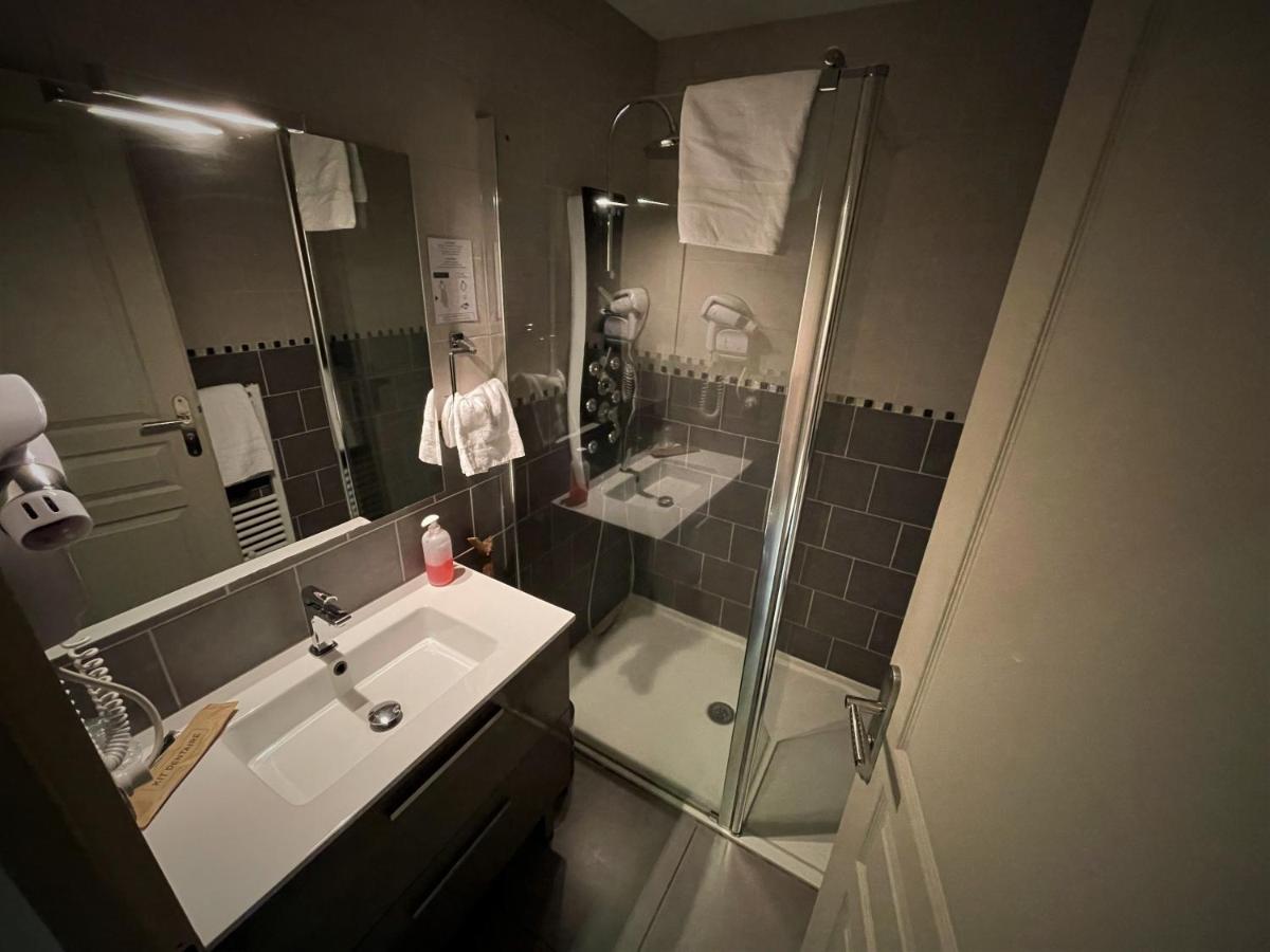Hotel-Restaurant Des Voyageurs Le Cheylard Kültér fotó