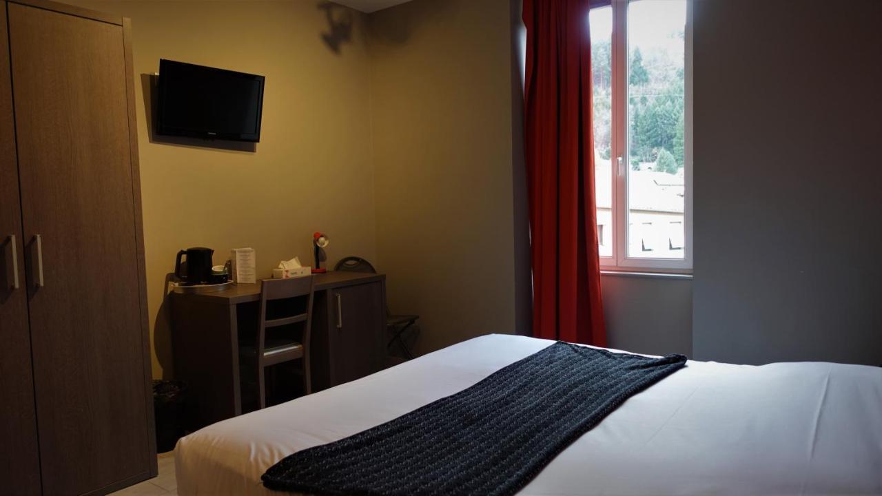 Hotel-Restaurant Des Voyageurs Le Cheylard Kültér fotó