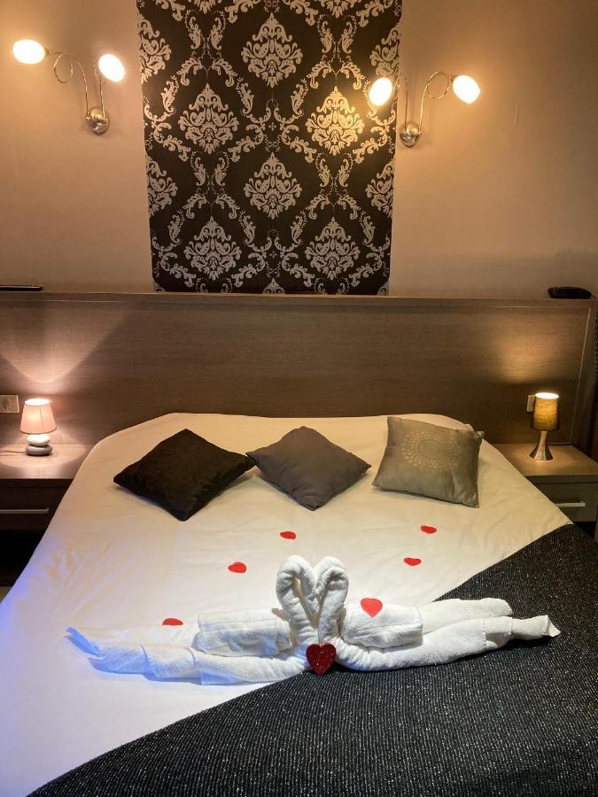 Hotel-Restaurant Des Voyageurs Le Cheylard Kültér fotó