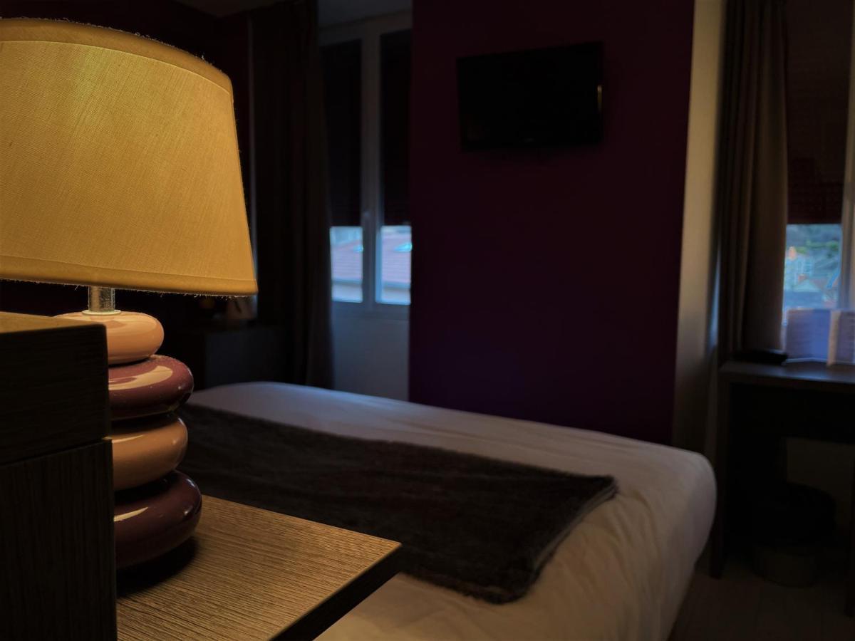 Hotel-Restaurant Des Voyageurs Le Cheylard Kültér fotó