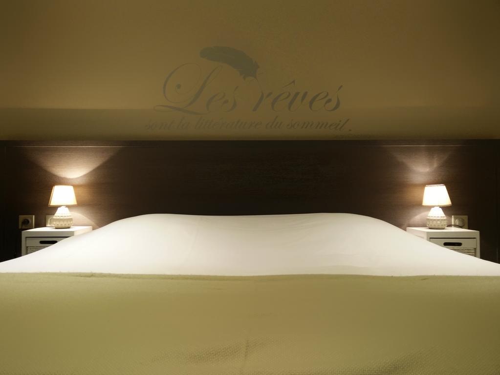 Hotel-Restaurant Des Voyageurs Le Cheylard Kültér fotó